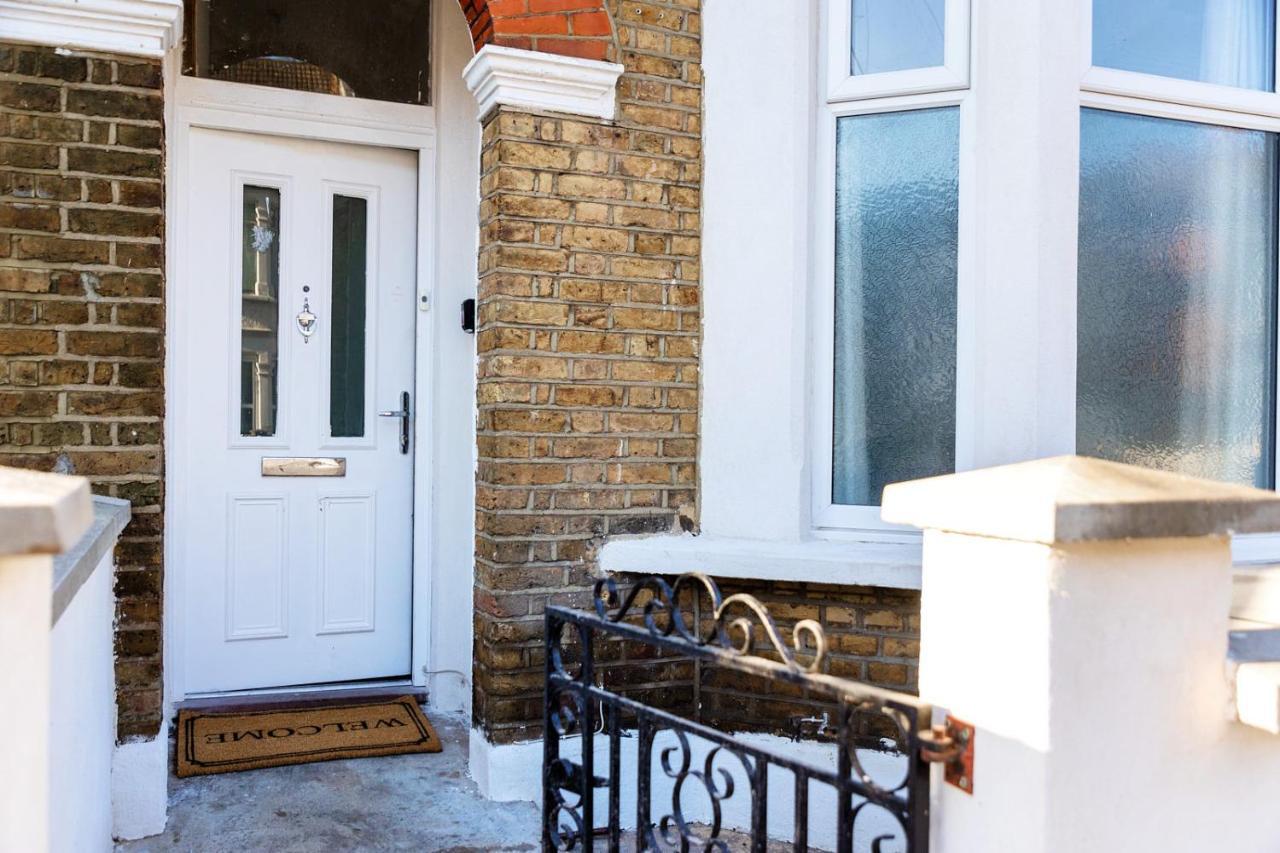 Amazing 3 Bedroom, 2 Bathroom, Ground Floor Flat With Garden, Near Train Station And Bus Stop London Exterior photo